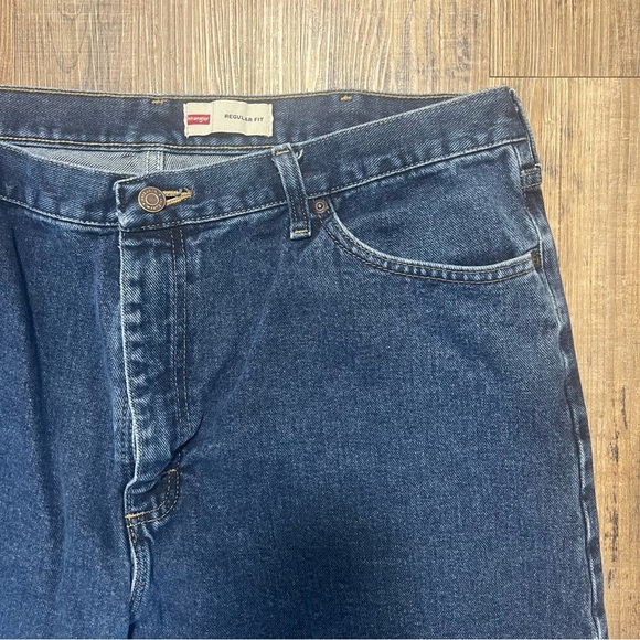 Wrangler Men's Denim Blue Jeans Regular Fit, Straight Leg, Size 40x30 - Picture 2 of 6